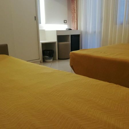 Hotel Metropol ソットマリーナ エクステリア 写真