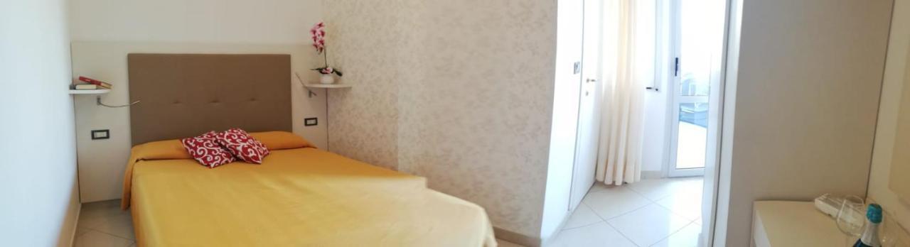 Hotel Metropol ソットマリーナ エクステリア 写真