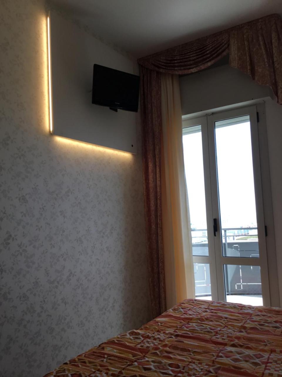 Hotel Metropol ソットマリーナ エクステリア 写真