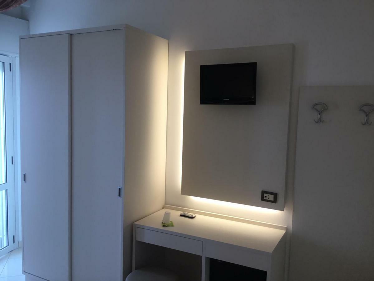 Hotel Metropol ソットマリーナ エクステリア 写真